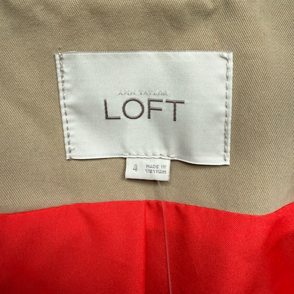 Classic Tan Trench Coat (size 4) - Picture 2 of 3